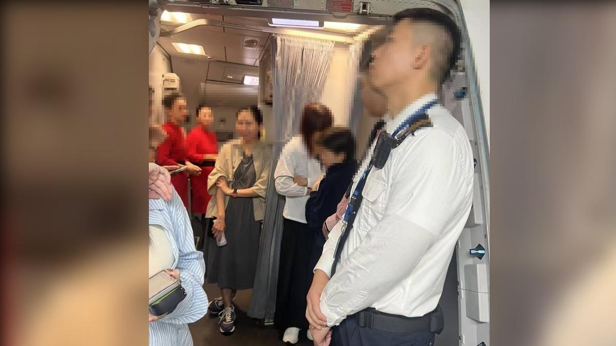 風神+東北季風共伴！飛松山班機轉降小港　乘客控：機上空等4hrs