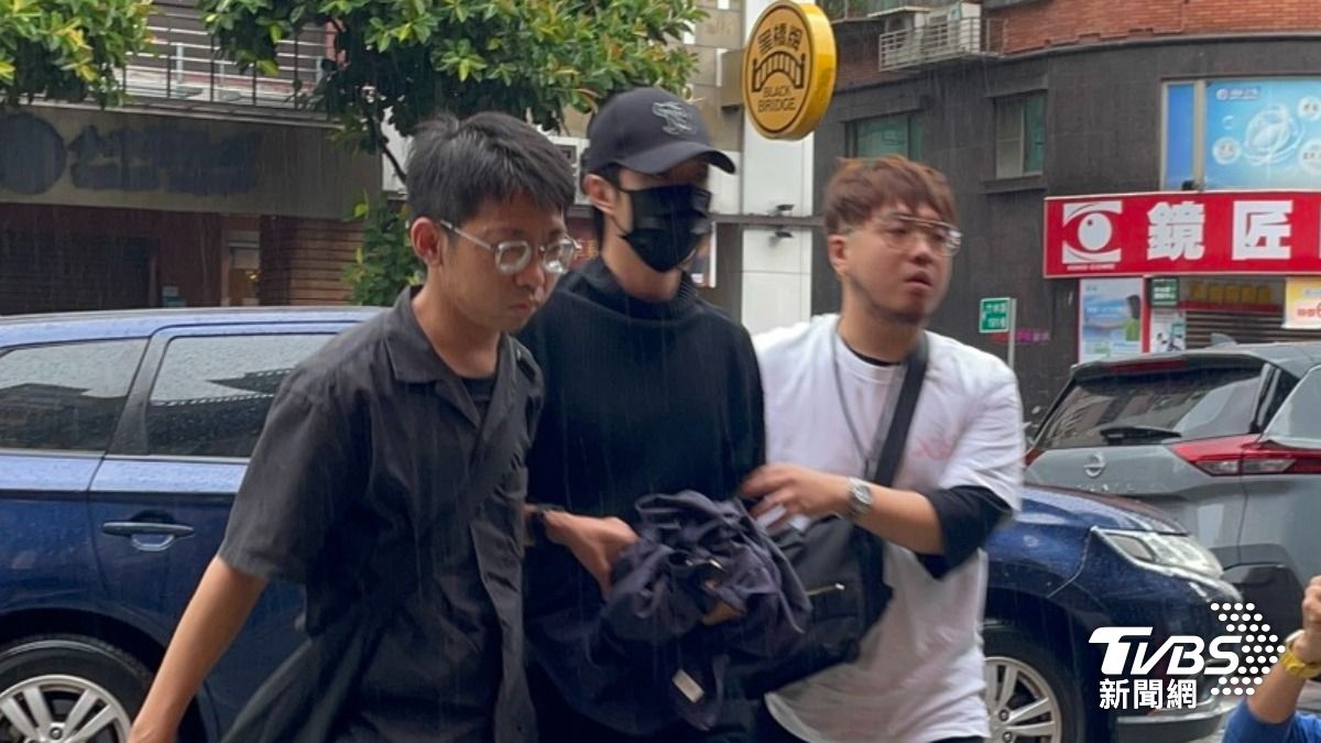 小杰昔稱「家族遺傳病」免疫！今涉閃兵遭拘提　4天前獲金鐘團員喊：合情合理