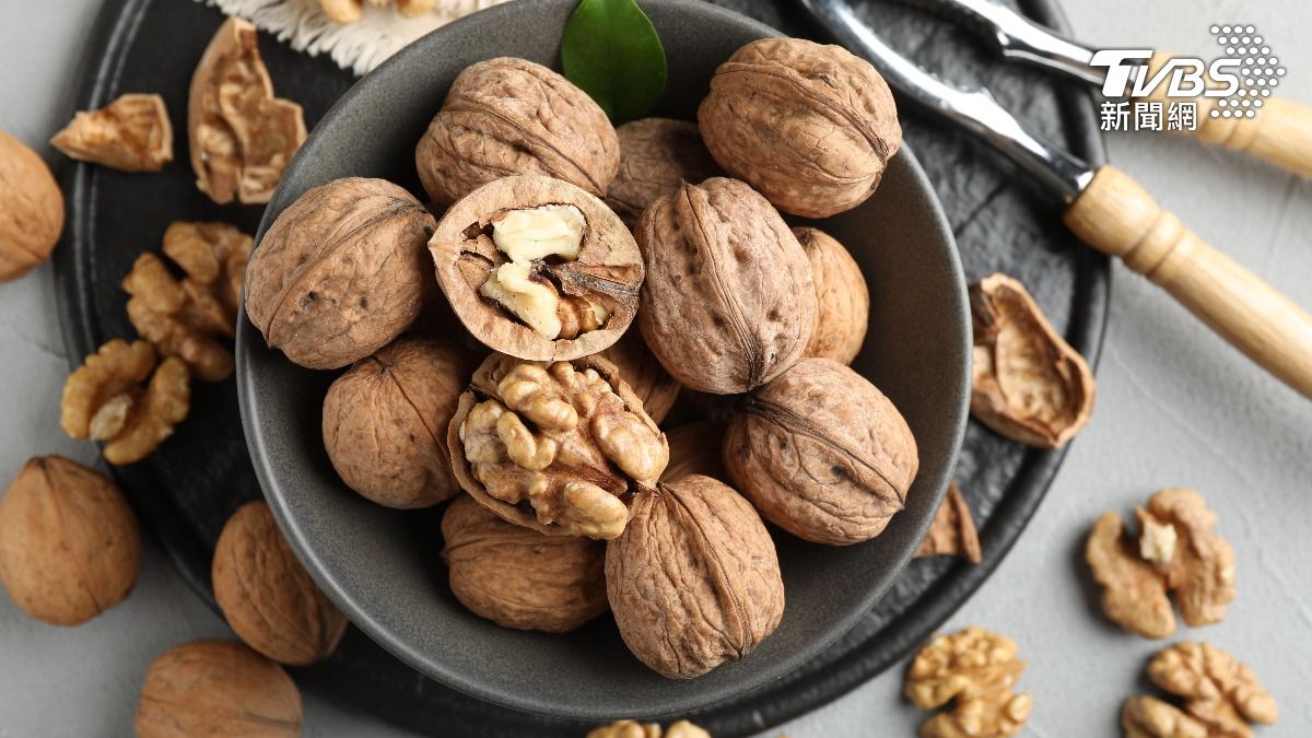 「每天吃核桃」有效降血壓、穩血脂!營養師曝最佳攝取量