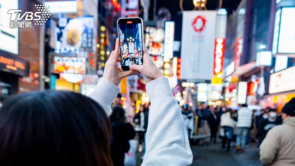 日本小孩好可愛!他「喀擦」拍照 秒觸法遭警方帶回