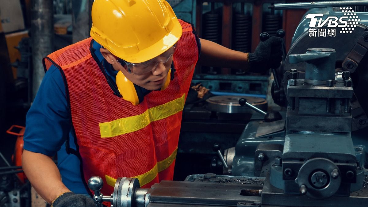 慘絕人寰!日工人例行檢查機械遭夾頭爆血 搶救6小時仍不治