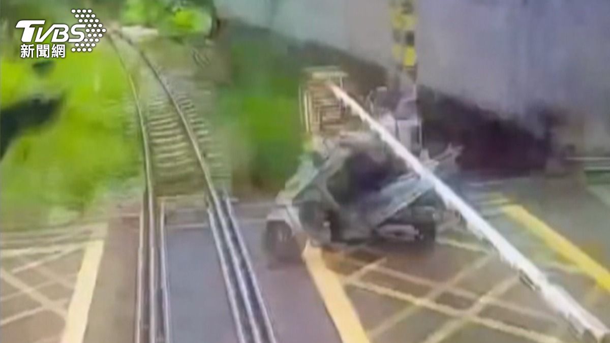 恍神？闖平交道撞斷桿　林鐵栩悅號受損　騎士下場慘了