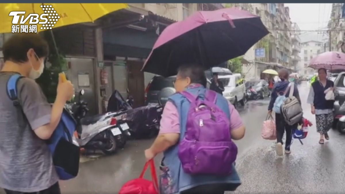 塌屋如「地震」！社區住戶拿包逃　狗來不及救