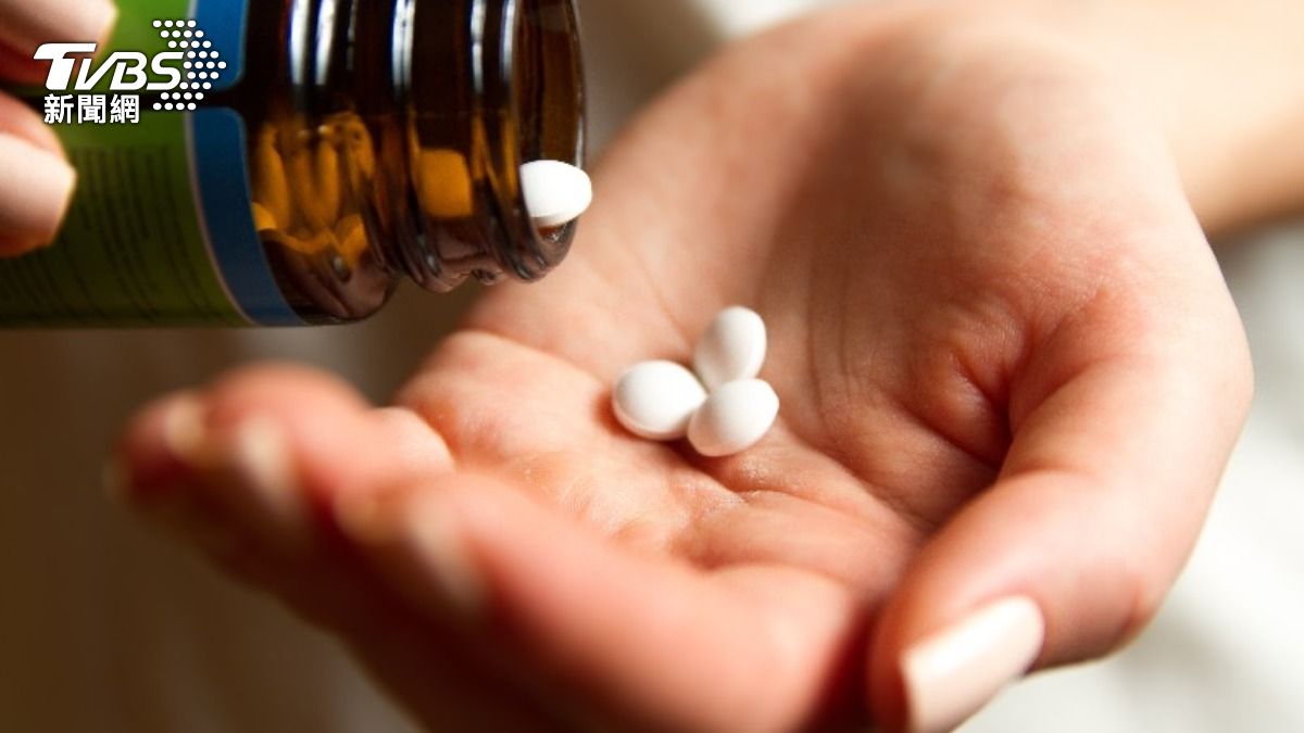 維他命吃太多恐中毒！醫示警：1天超過2千毫克易「腎結石」