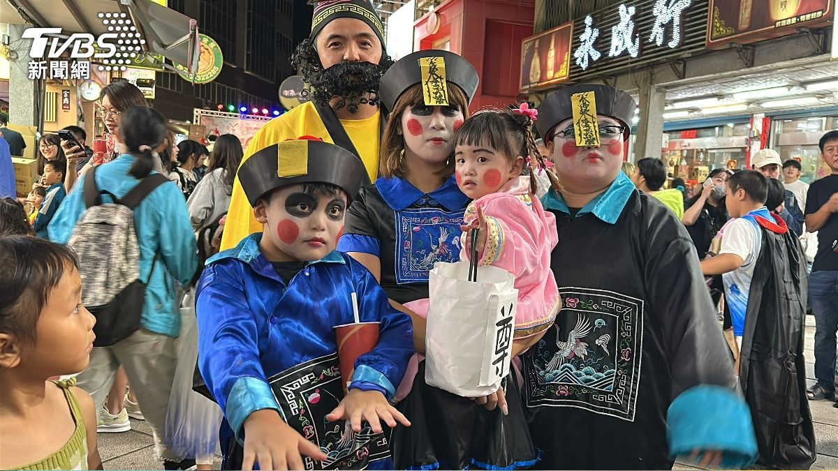 韓國媽手作「殭屍人」超吸睛　金門萬聖節萌鬼集結後浦商圈