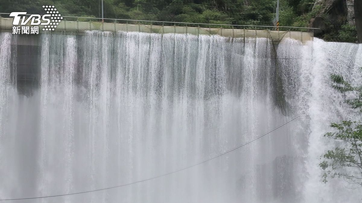 燕子口堰塞湖引流畫面曝！工程團隊連日開挖　專家：下游仍需警戒