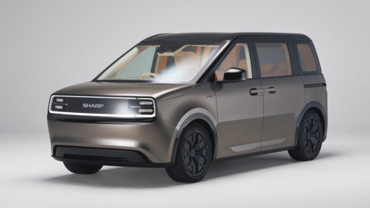 鴻海技術加持!「夏普」新款概念車亮相 AI整合家電超吸睛