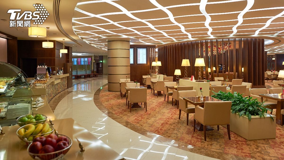 信用卡用戶搶佔機場貴賓室 人滿為患像玩「飢餓遊戲」