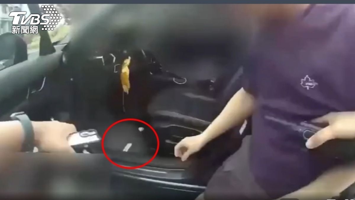 獨/夾警臂險拖行!吊扣車遭攔 藏毒踩油門逃