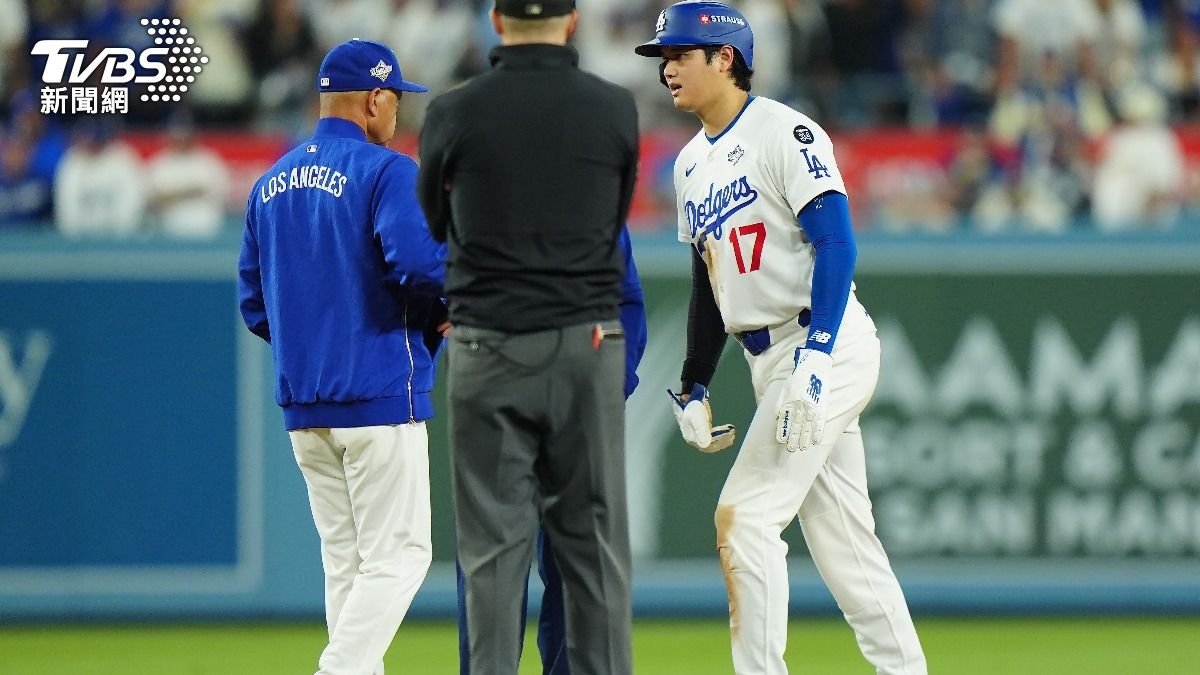 大谷翔平跑壘出狀況?總教練、防護員憂心關切 外媒:輕微抽筋