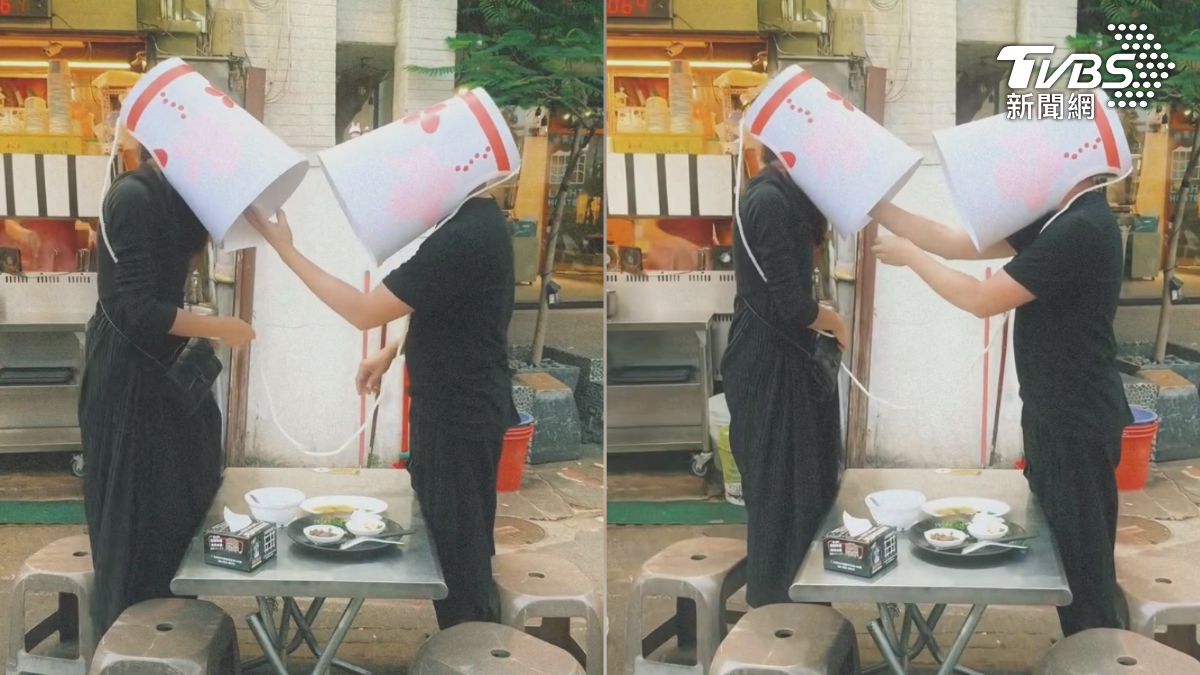 獨/夫妻萬聖節做「大傳聲筒」頭套吃滷味 網友稱:I人最佳裝扮