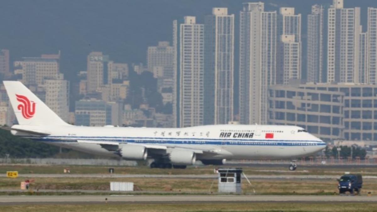 習近平專機抵達釜山。(圖/翻攝韓聯社) 習近平專機抵達釜山。(圖/翻攝韓聯社)