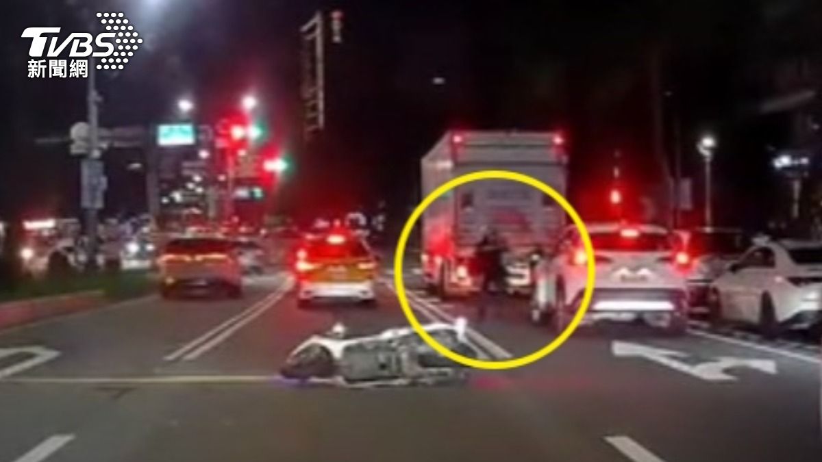 酒駕心虛拒檢！林口男駕車衝撞警察　店家合力壓制上銬