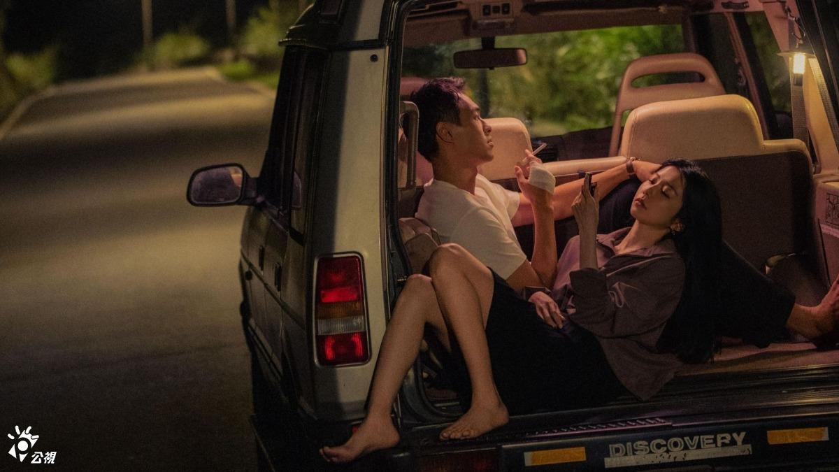 禁不住邵雨薇勾引！《人浮於愛》楊祐寧深山路邊「激情車震」