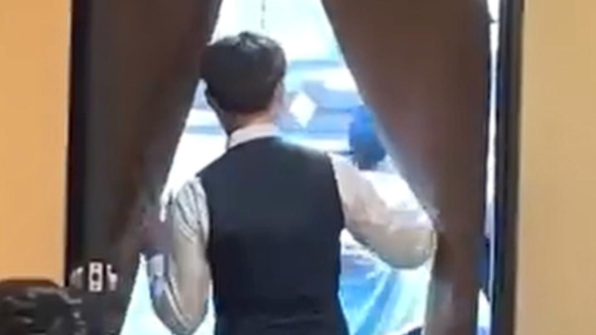 壽喜燒廚房上演全武行！兩員工推擠互罵　顧客：要打去練舞室打