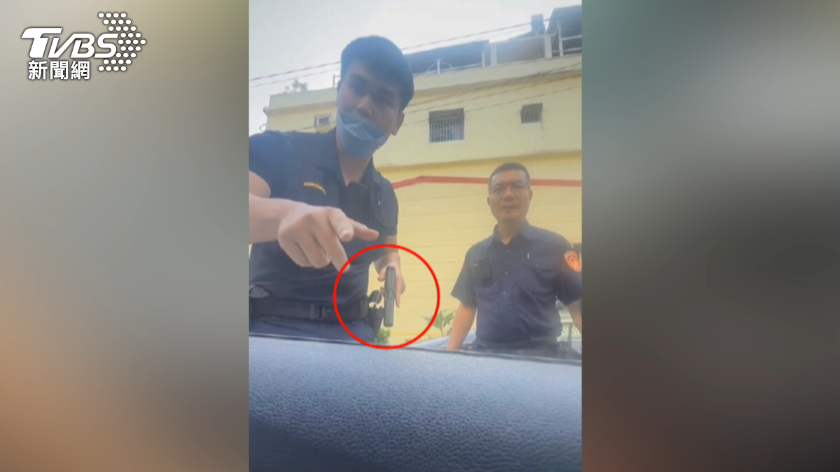 阿嬤報警孫女婿違停　警拔槍被嗆「有牌流氓」