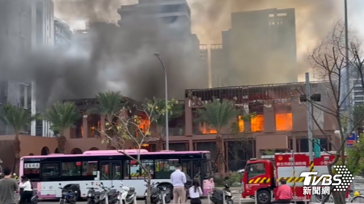 開賣前夕遇祝融　新店建案樣品屋大火　19人全逃出