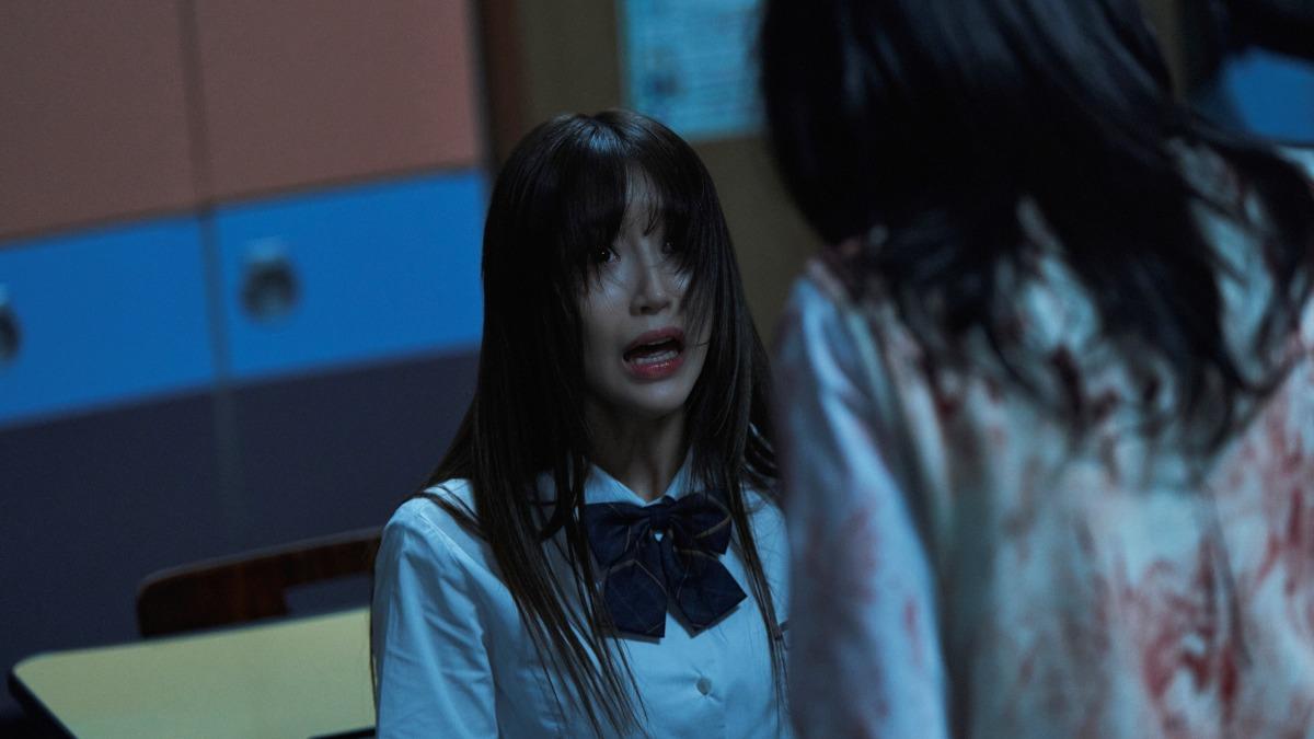 女偶像壓力大…媽媽為求功名竟割手祭血 她中邪「身體90度彎折」