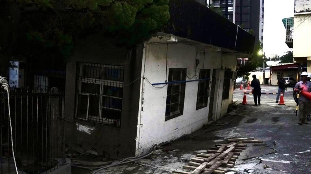新竹市突地層下陷!民宅「矮一截」畫面曝 市府急安置19戶