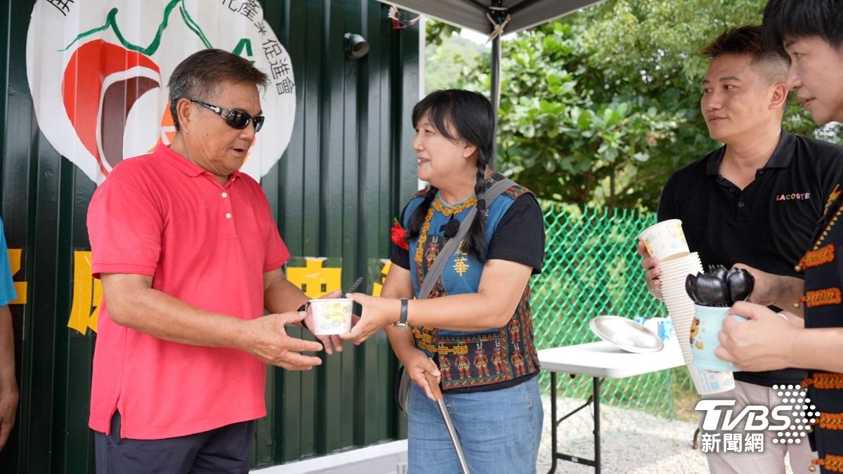 佳頴T政步／伍麗華的樹豆排骨湯—「我不是在煮湯，是在煮孩子回家的路」