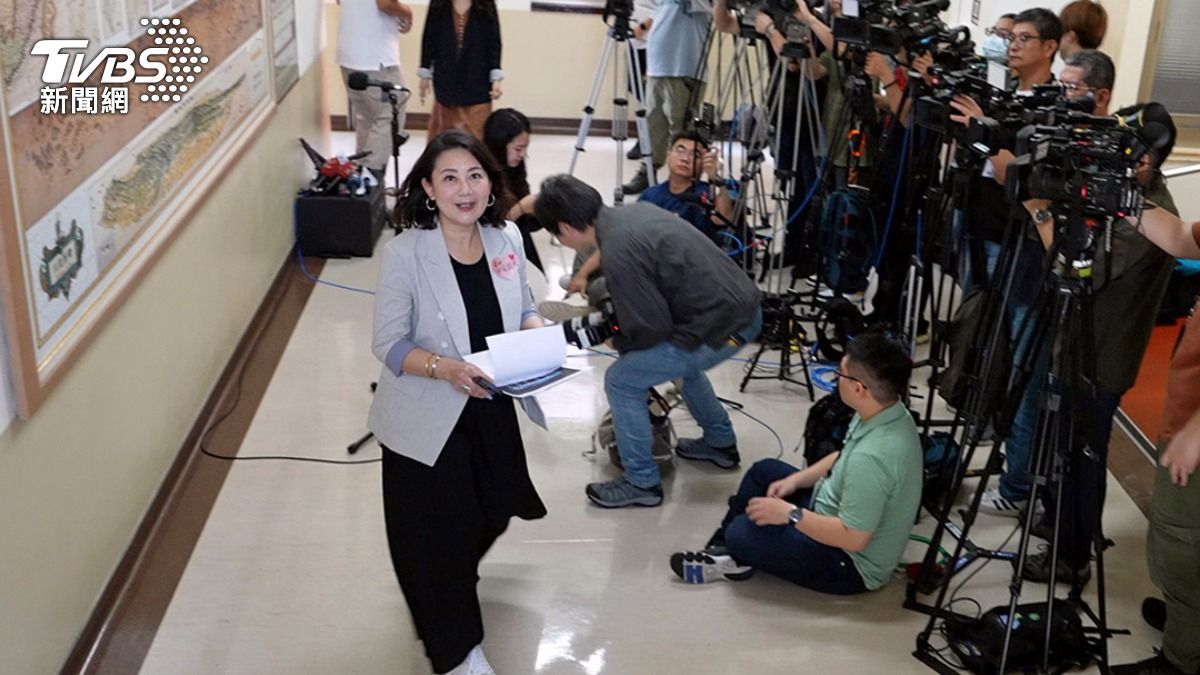 「幹了幹事長,離市長更遠」!吳思瑤不是退場,而是清醒上場?