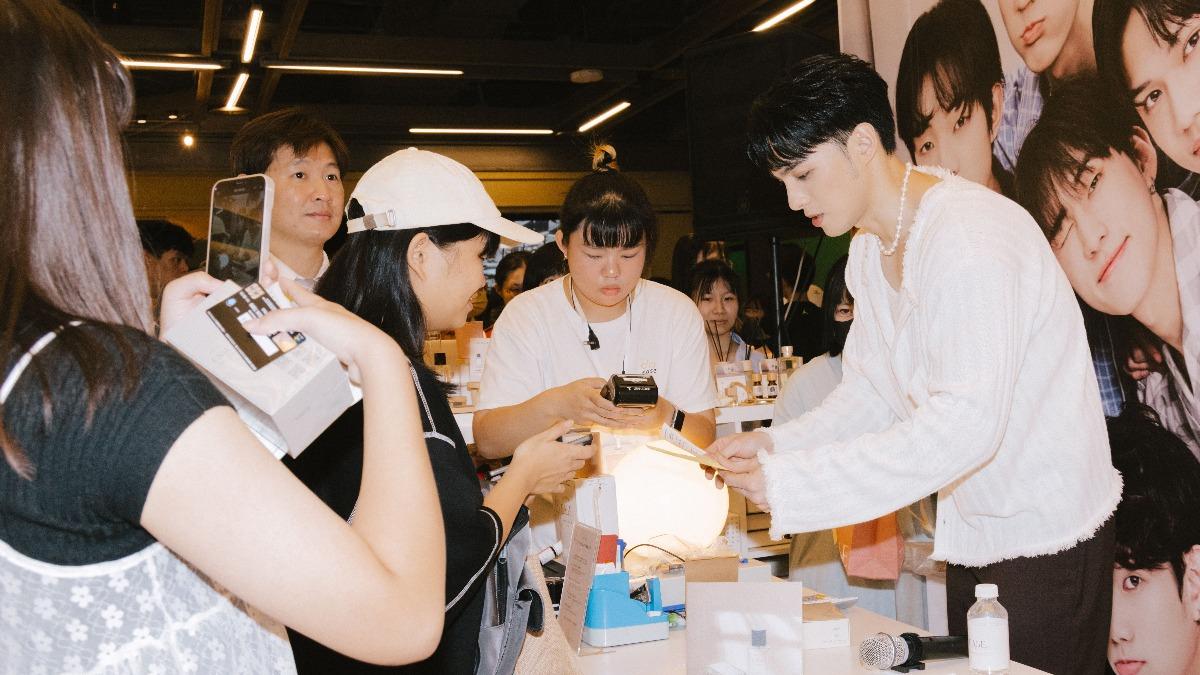 粉絲認證超香!黃偉晉寵粉1舉動掀暴動 親揭明年好消息