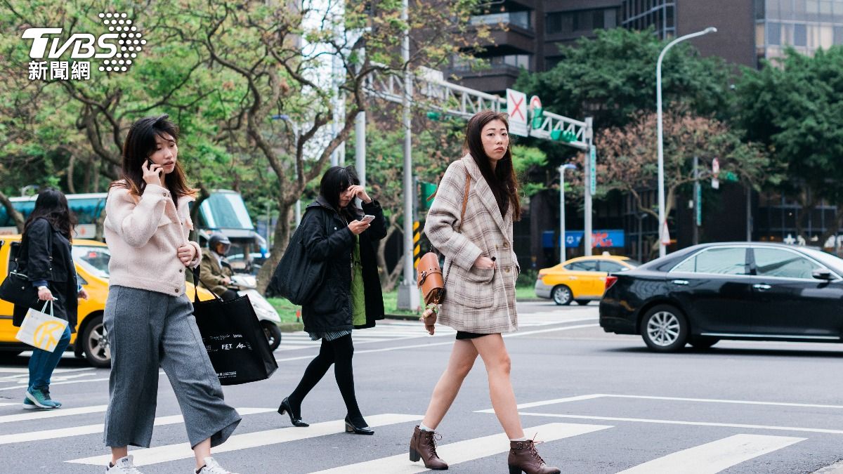 天氣/北台灣週末濕涼!這天「降雨擴大」 半個台灣炸一波