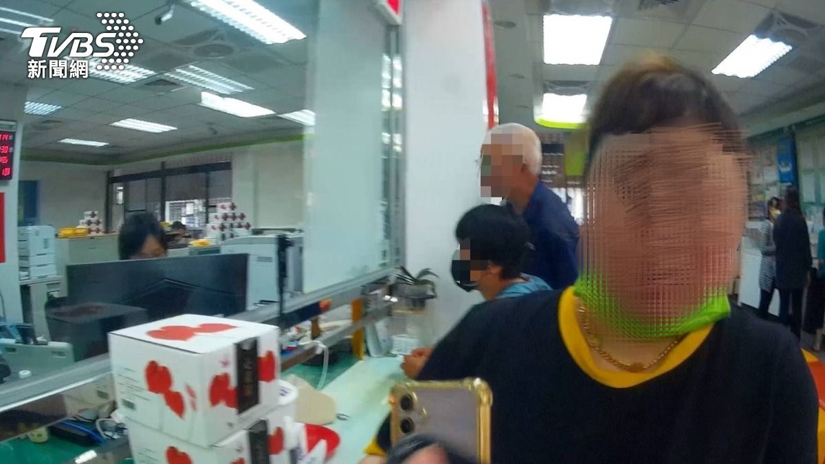 45歲想脫單!台中女傻寄金融卡送愛人 收11萬結婚金慘了