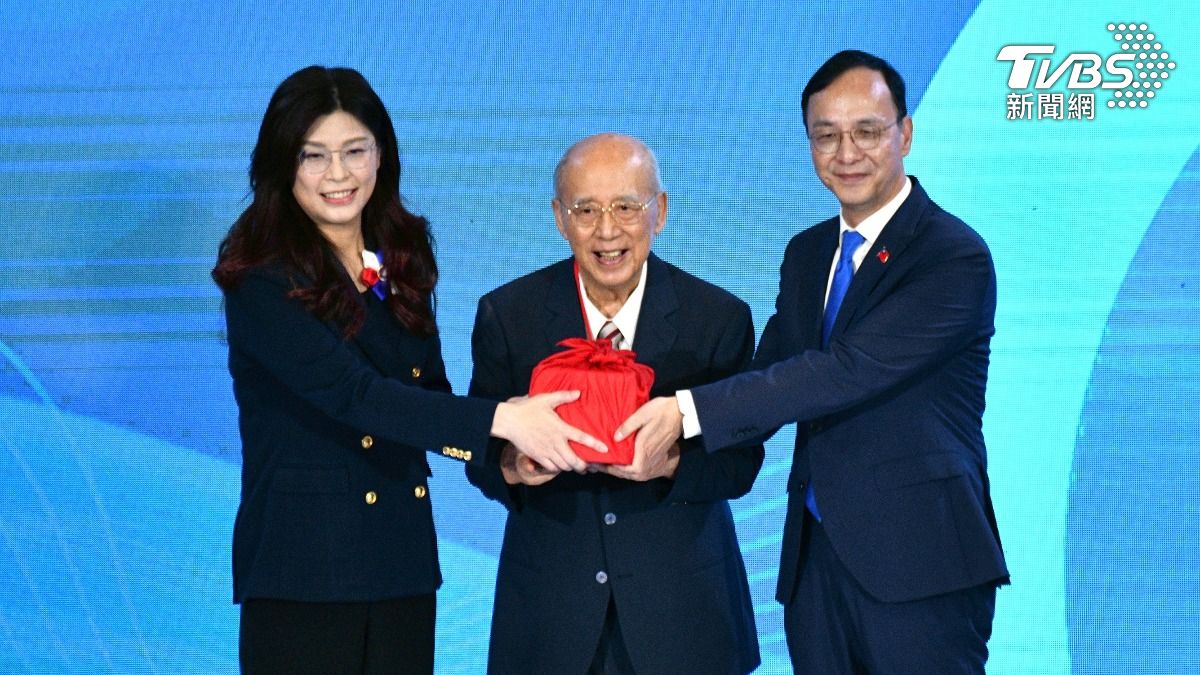 主席畢業了！交棒鄭麗文　朱立倫喊：國民黨只有團結一條路