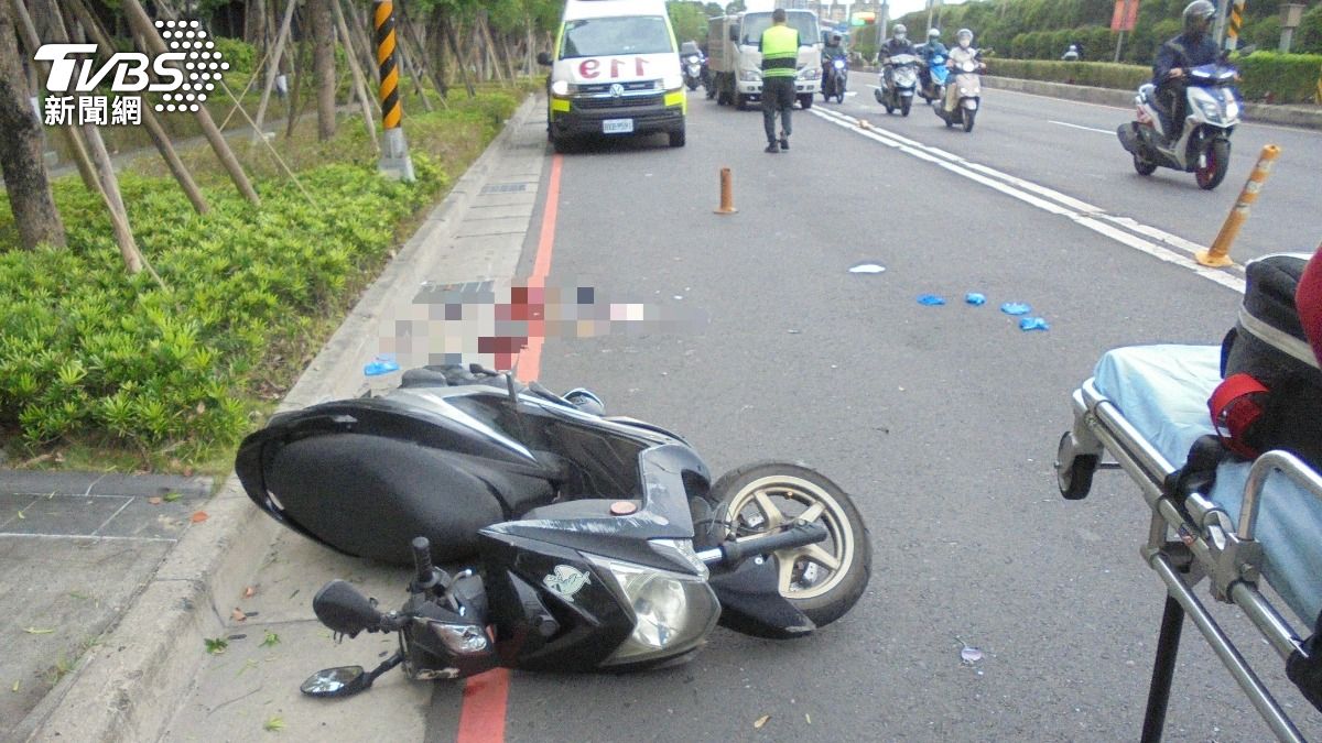 快訊／新北大貨車擦撞騎士　32歲男送醫不治