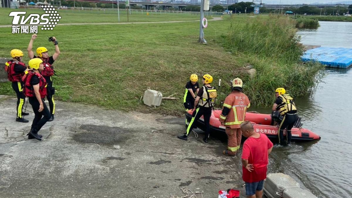 蘆洲微風運河婦人溺水 救援上岸送醫不治