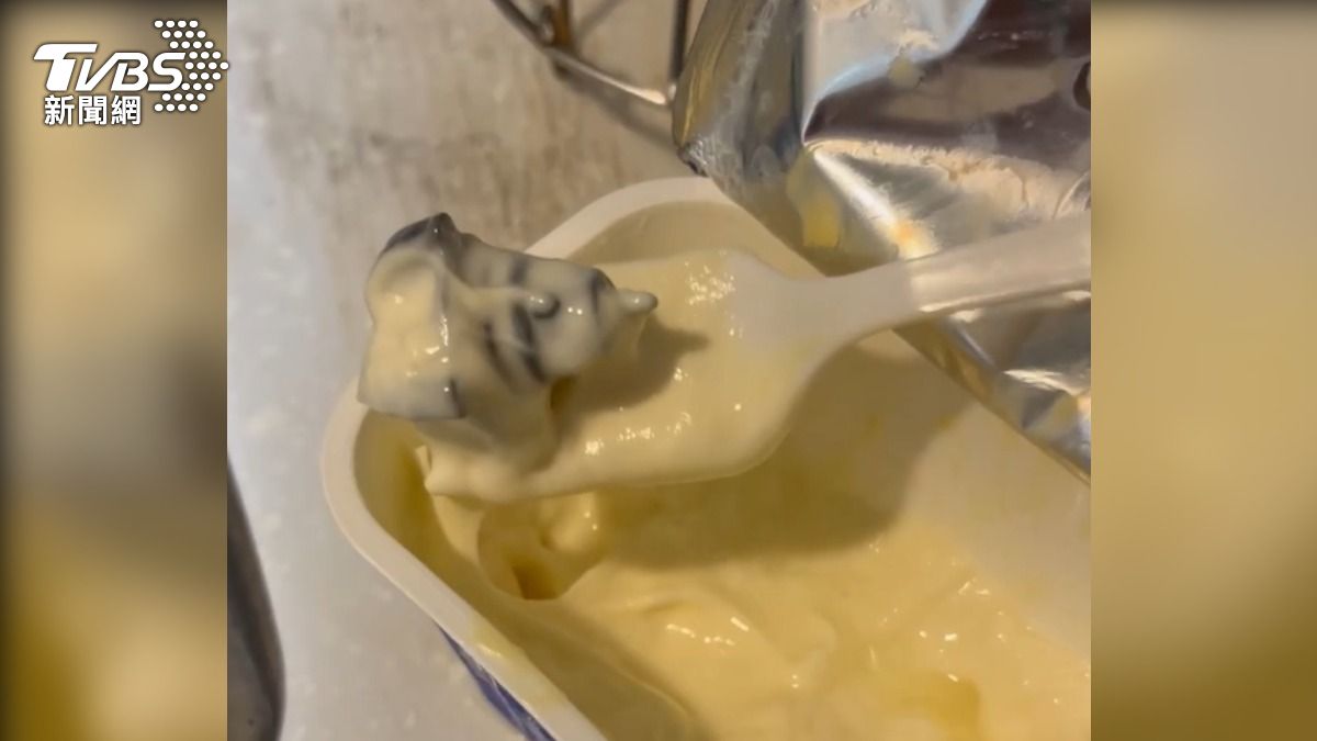 優格出現「塑膠零件」嚇壞民眾 業者致歉:產線噴頭零件掉落