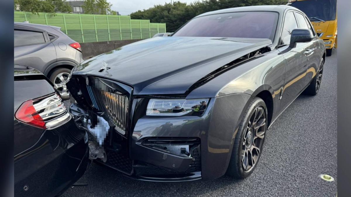 勞斯萊斯千萬名車撞凹！司機接老闆途中追撞　修車費「嚇壞人」