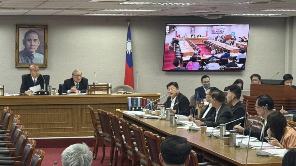 花蓮預算未過先宣布「65歲免繳健保」　議員批空頭支票操弄民意