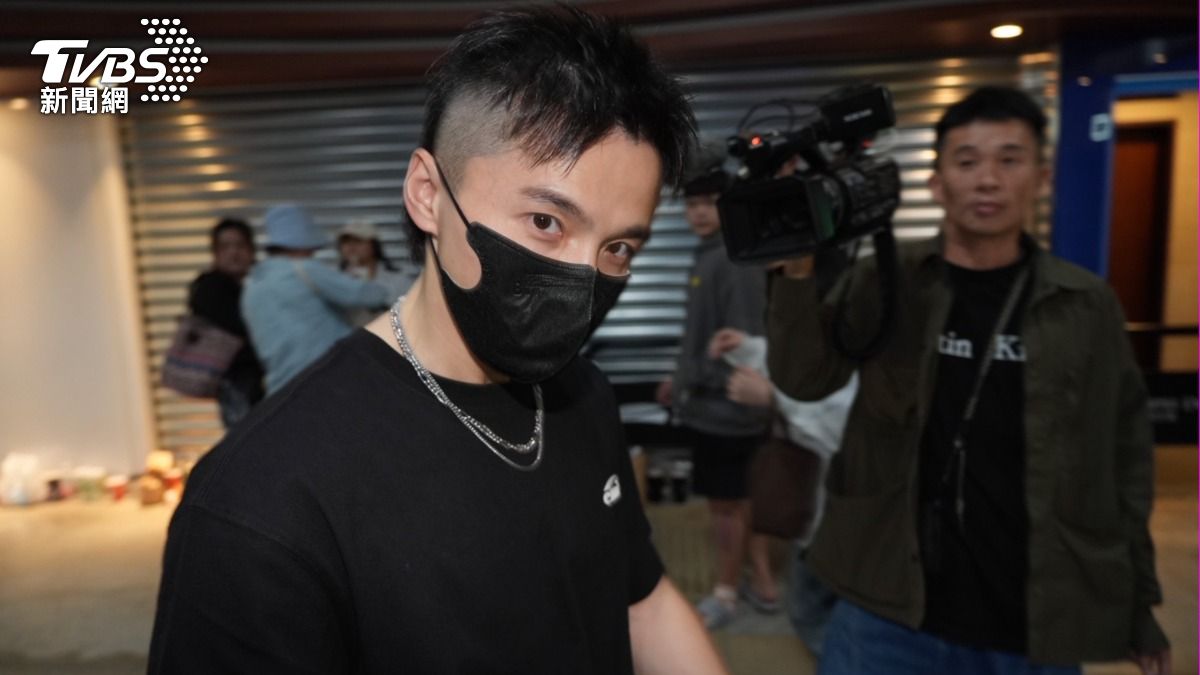 王子不倫粿粿!阿緯低調朝聖GD演唱會 遭追問這題「淡定比讚」