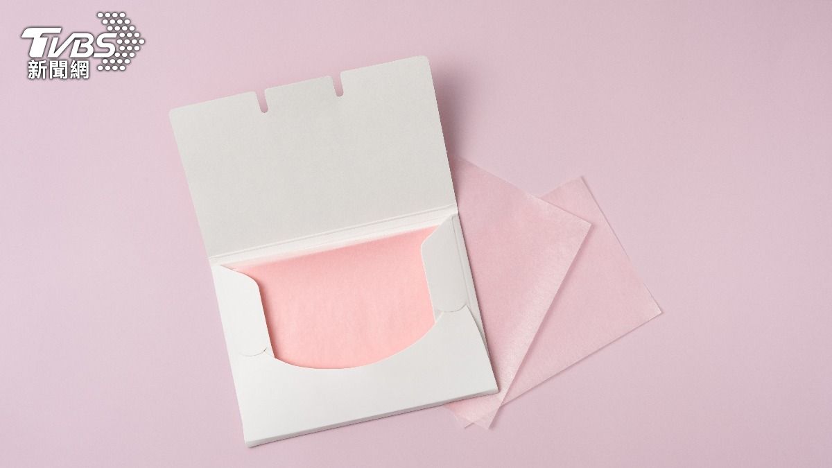 底妝續命神器!3款熱門「吸油面紙」 百元入手ROSÉ同款