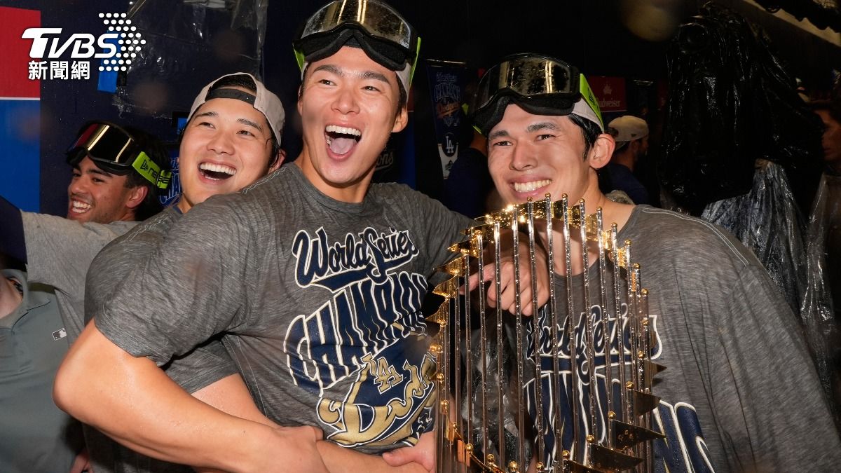 日籍三本柱慶功！大谷抱起山本由伸　教練流利日文亂入網笑翻