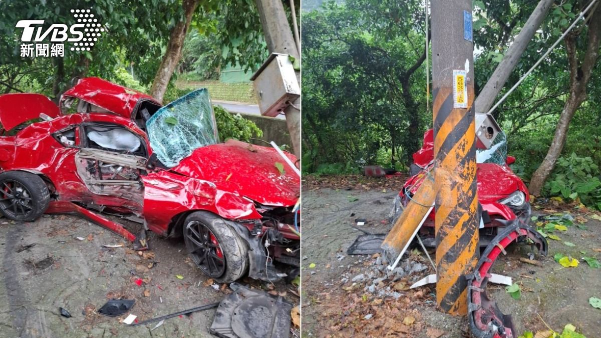 石碇86跑車過彎失控！猛撞電桿全毀　駕駛重傷昏迷