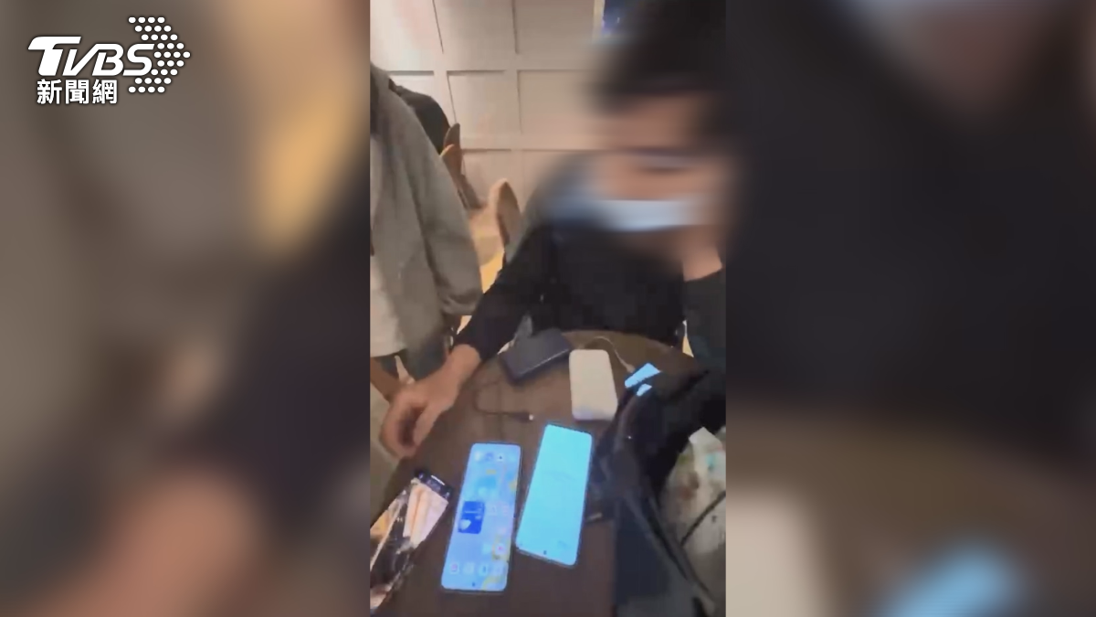 獨／紙條提醒有色狼！女靠「螢幕閃爍」認被偷拍　男掏手機自清