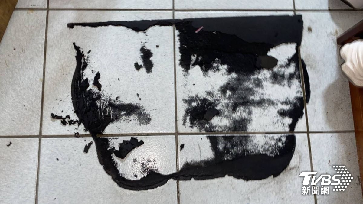 浴室悲劇! 「珪藻土軟墊」黏地板 女怒:超難清