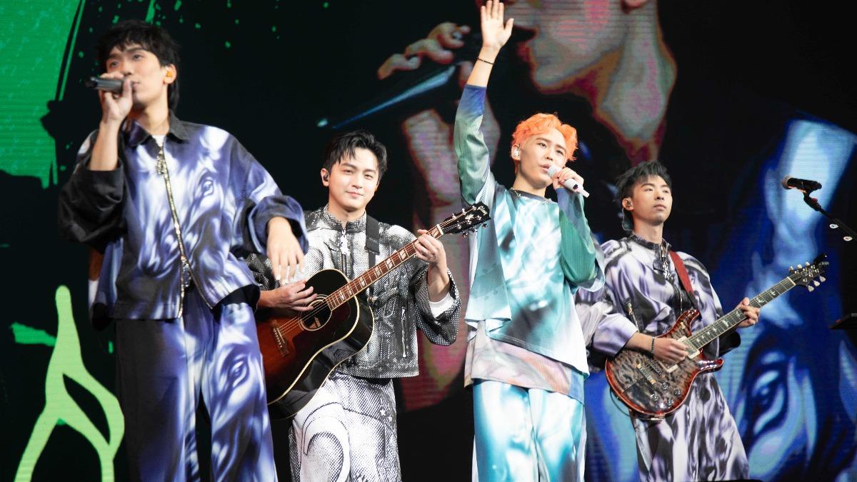 理想混蛋開唱...雞丁一登台就哭了！　憶成軍8年：走著走著就到小巨蛋