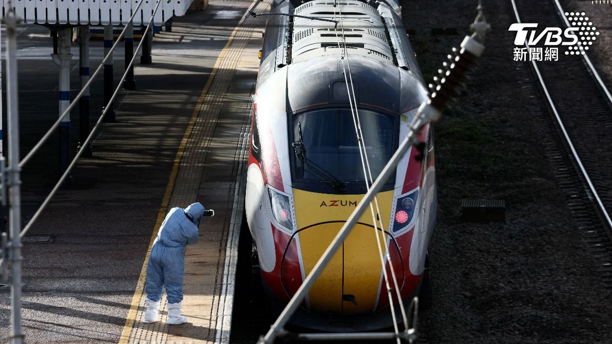 英國火車砍人案凶嫌減至1人 英勇列車人員仍命危