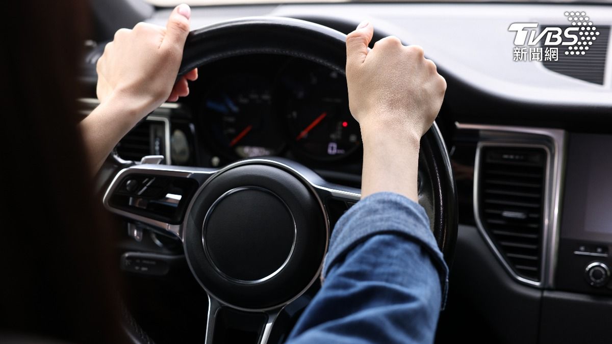 1200沒了!駕駛雨天少1動作上路秒罰 一堆人收罰單才知