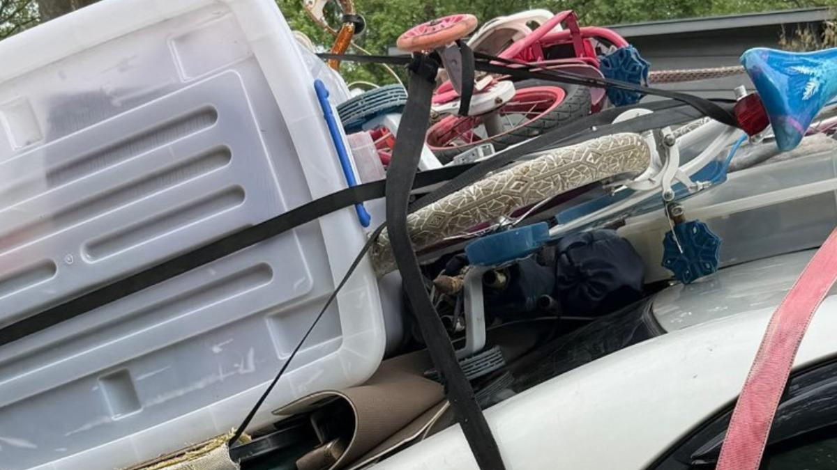 桃園阿北車頂堆滿物！違規移動雜貨店恐罰1.8萬