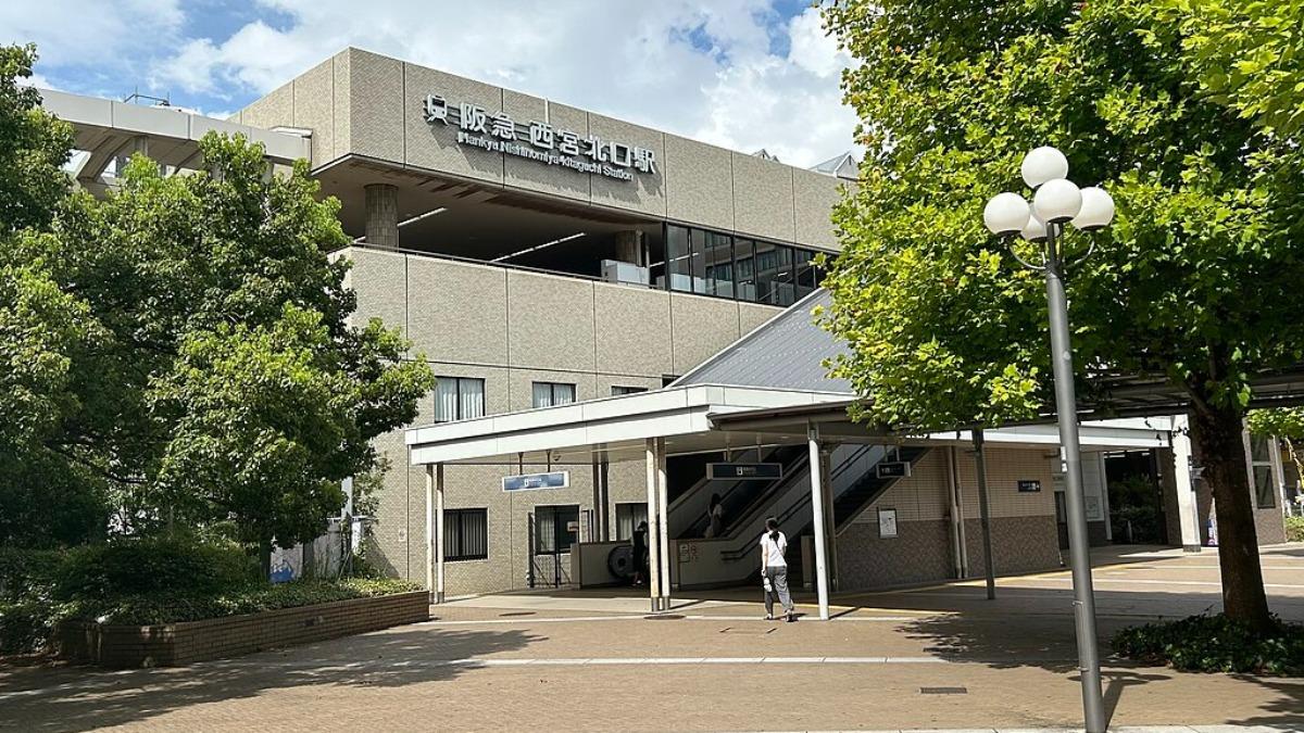 男廁遇變態！57歲日男趁高中生小便「捧尿喝下」　還不忘說謝謝