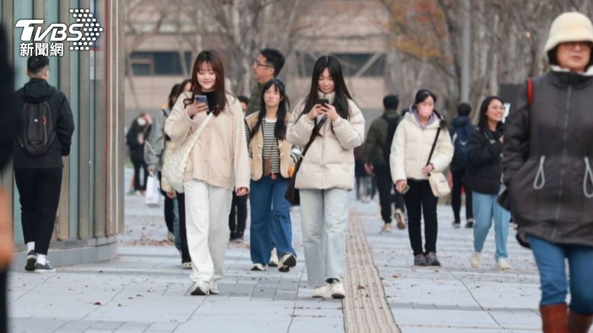 入秋後最強寒流！　首爾體感溫零下2度　羽絨外套出籠