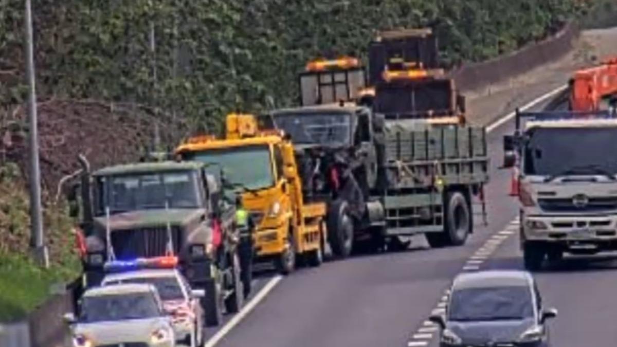 國道三號新竹段車禍　陸軍運輸群「2軍卡追撞」一度回堵