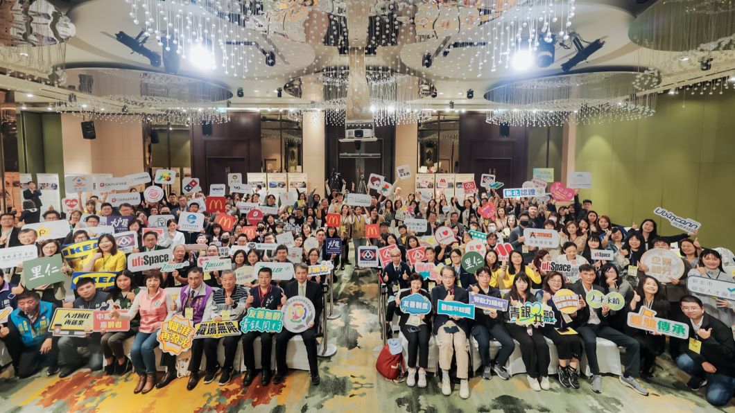 新北勞工局表揚50家中高齡友善職場企業 6家獲金質認證