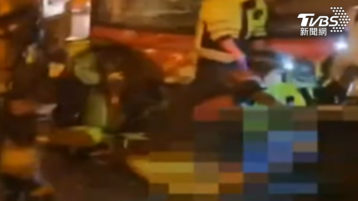 追撞下車遭客運撞上！29歲女駕駛命喪輪下　家屬悲痛不已