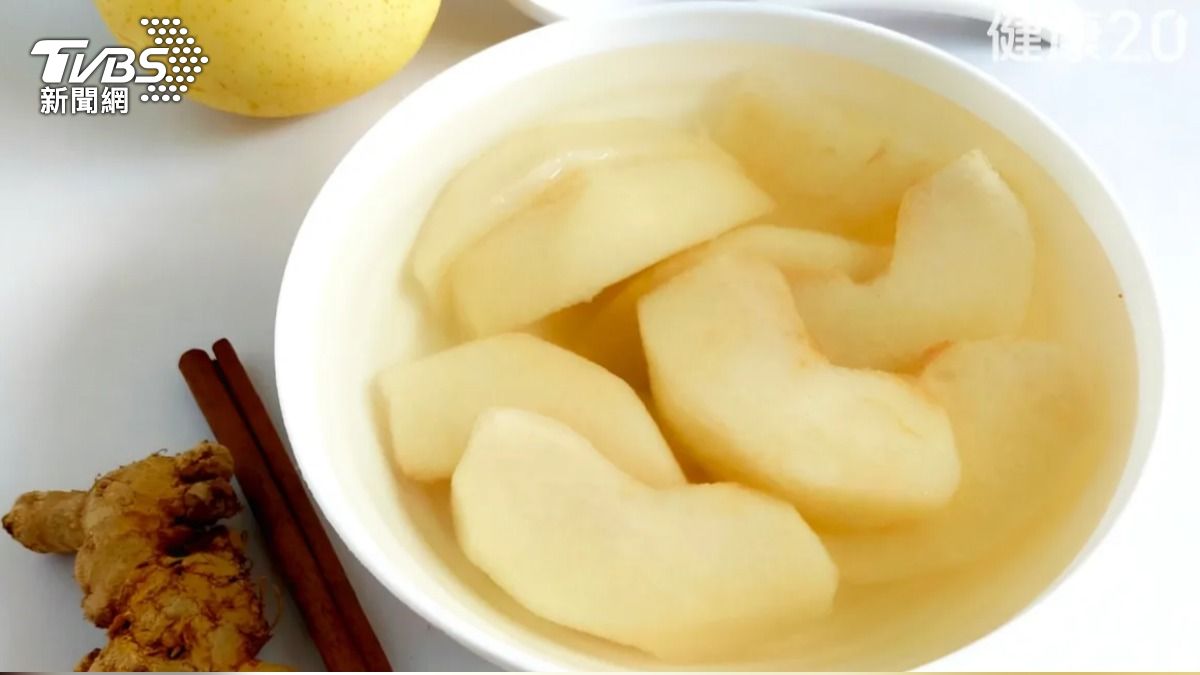 秋冬養生秘方!「蜂蜜燉水梨」潤肺養陰 專家提醒生吃恐成反效果